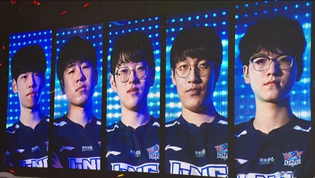 他们通过中 他们通过中