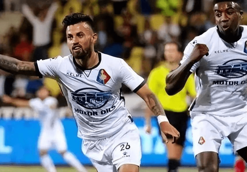 而在锋线方 而在锋线方