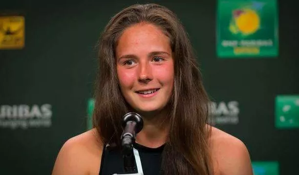 舞台上频频 舞台上频频